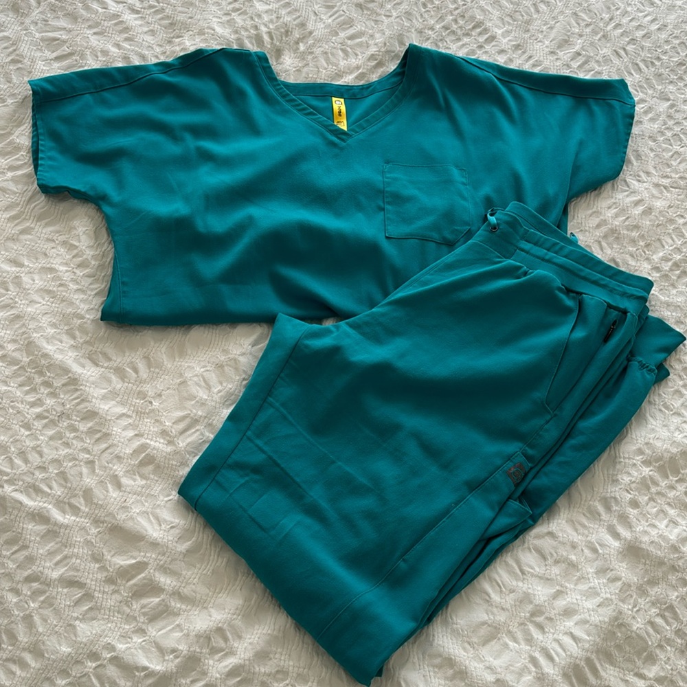 Women’s Scrub Set